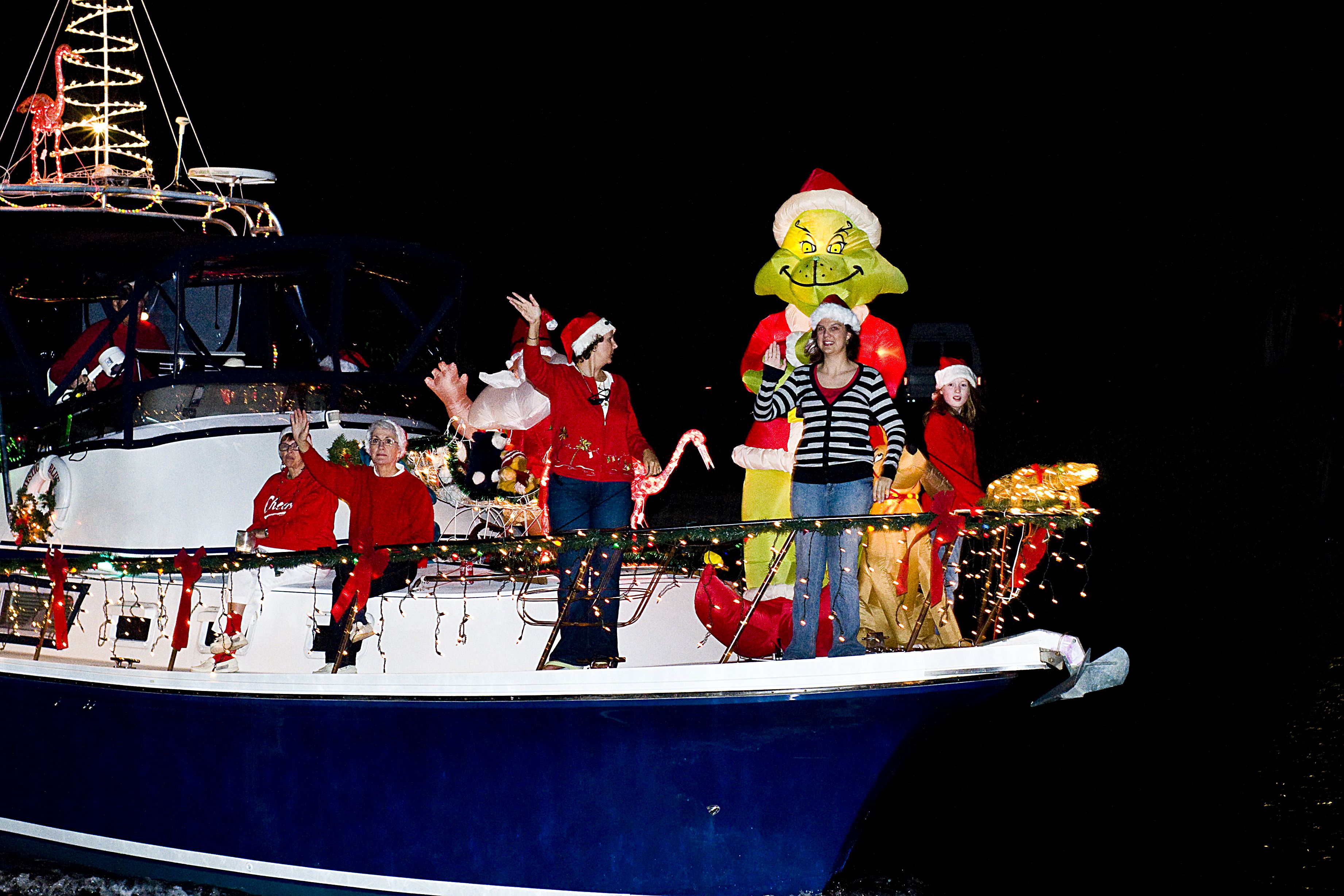 Decorating Tips Workshop The Saturday Night Before Christmas Eve Boat Parade The Biggest Annual Event In The Isles